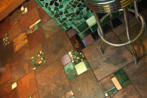 Stoneware kitchen with slate floor