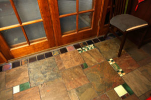 Stoneware kitchen with slate floor